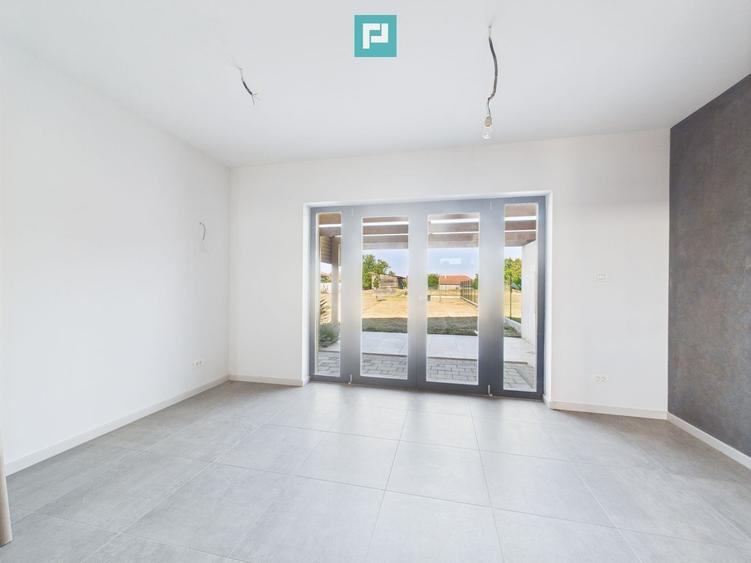 Duplex cu 5 camere cu Canalizare în Giarmata