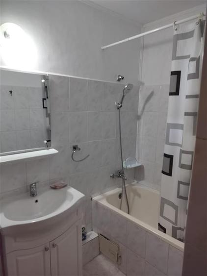 Apartament cu 3 camere decomandat în Obor