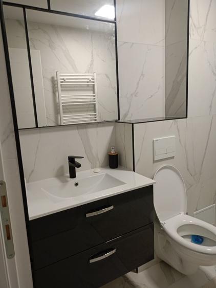 Apartament cu 3 camere semidecomandat în Central