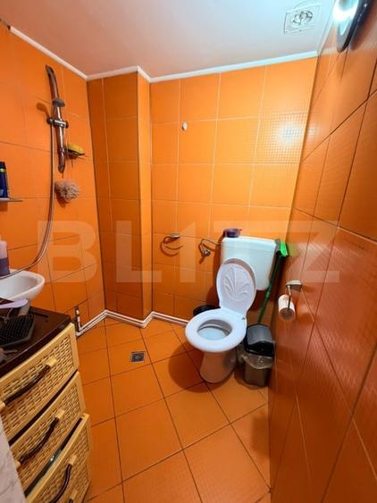 Casă individuală cu 6 camere cu Canalizare în Schei