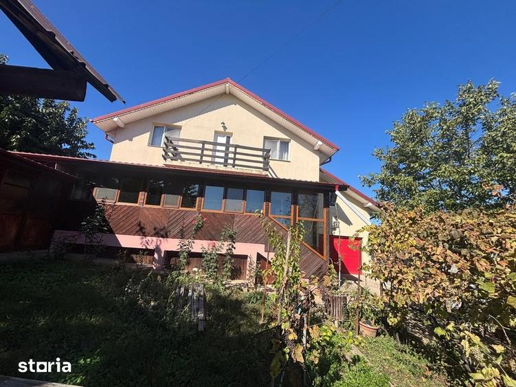 Casă cu 6 camere cu Teren 600 Mp în Tomești