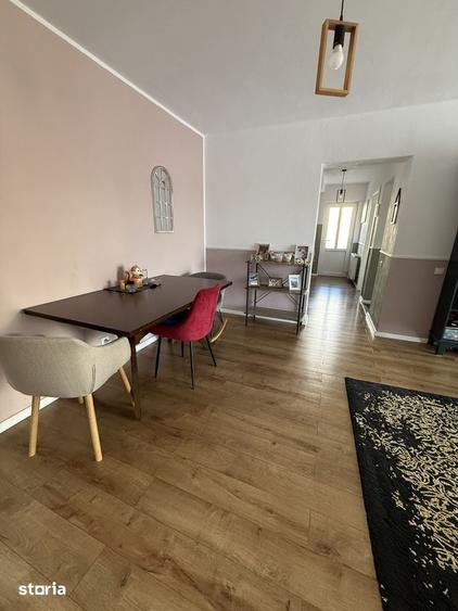 Casă cu 4 camere cu Teren 120 Mp în Roșia
