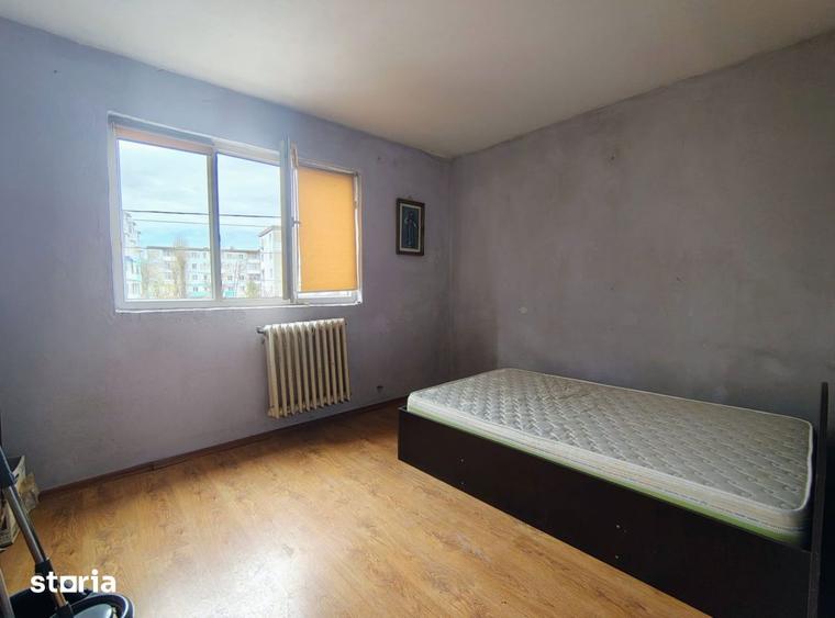 Apartament cu 2 camere semidecomandat în Craiovița Nouă