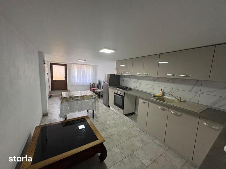 Casă cu 4 camere cu Teren 6446 Mp în Stănești