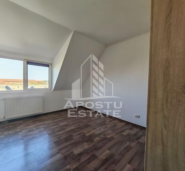 Apartament cu 3 camere nedecomandat, mobilat în Lipovei