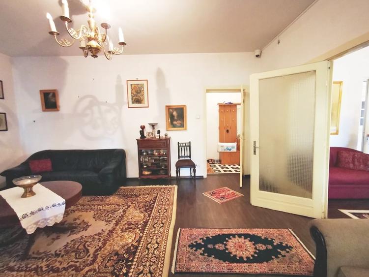 Apartament cu 4 camere semidecomandat în P-ța Rosetti
