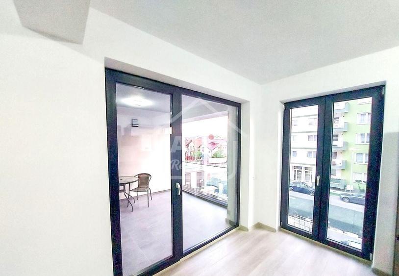 Apartament cu 2 camere decomandat, mobilat în Tractorul