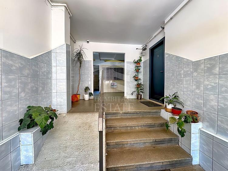 Apartament cu 4 camere decomandat, mobilat în Apărătorii Patriei