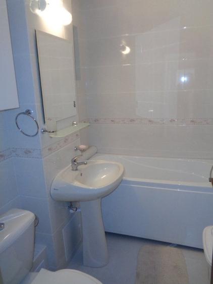 Apartament cu 3 camere decomandat, mobilat în Central
