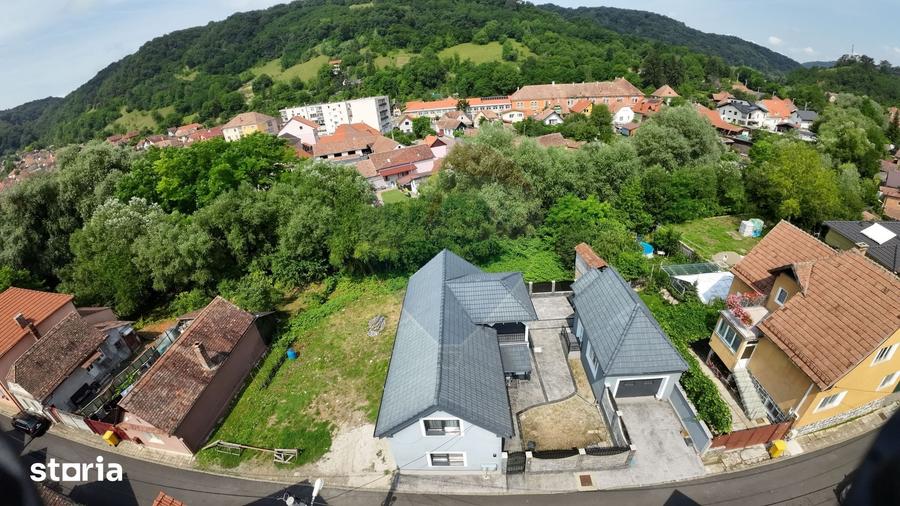 Casă cu 3 camere cu Teren 430 Mp în Central