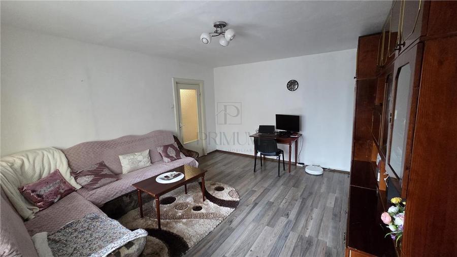 Apartament cu 3 camere decomandat în Complex Studențesc