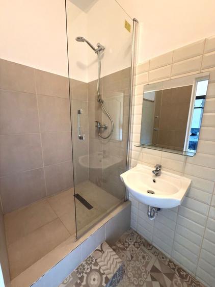 Apartament cu 5 camere decomandat, mobilat în P-ța Universității