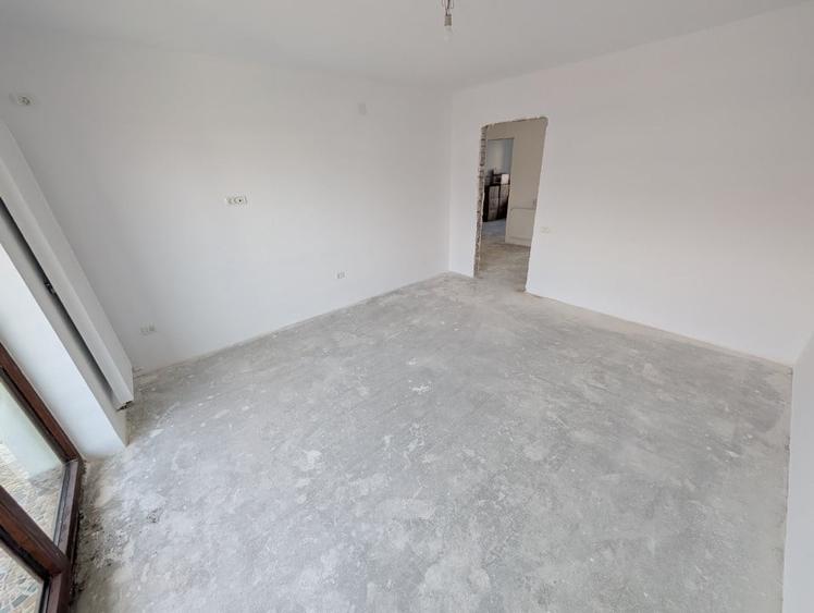 Apartament cu 4 camere decomandat în Otopeni