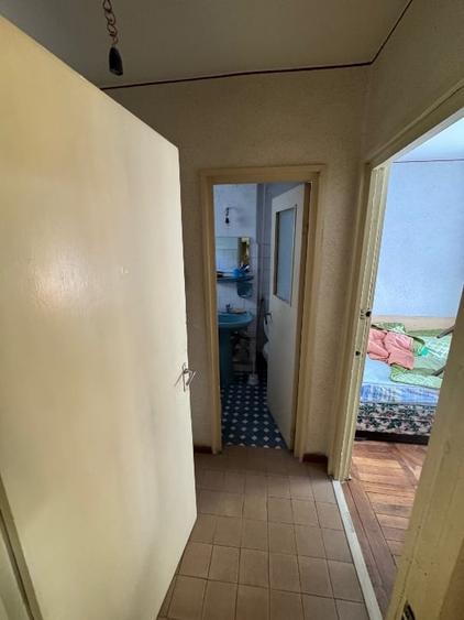 Apartament cu 3 camere semidecomandat, mobilat în Ostroveni