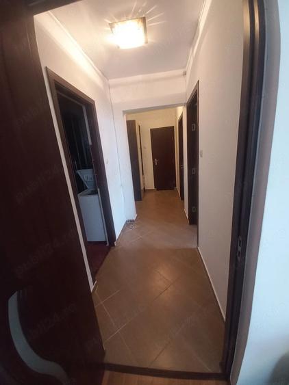 Apartament cu 3 camere semidecomandat, mobilat în Ultracentral