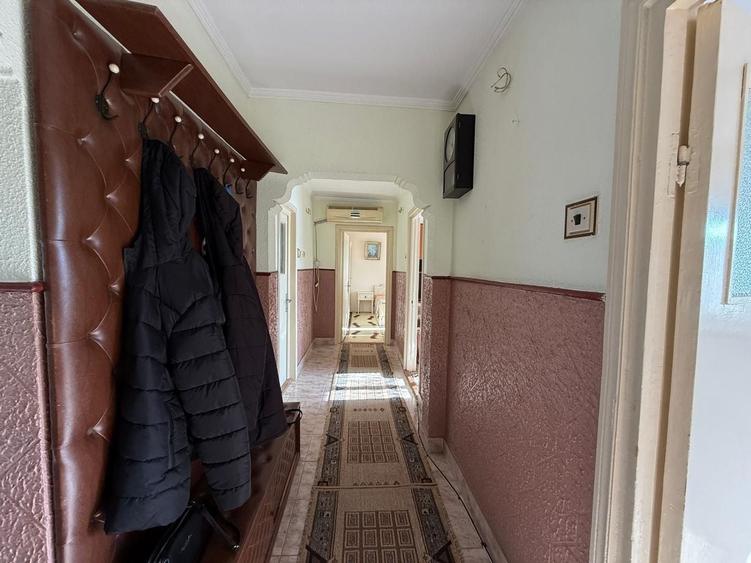 Apartament cu 3 camere decomandat, mobilat în Faleza Nord