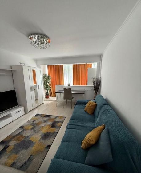 Apartament cu 2 camere decomandat în Eroii Revoluției