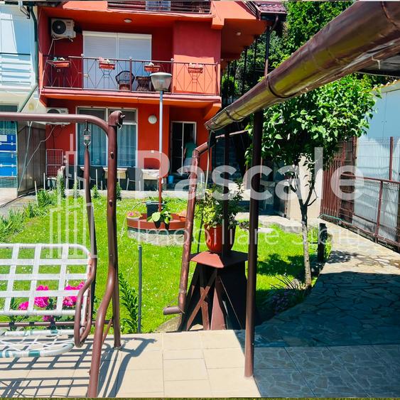 Casă individuală cu 4 camere cu Piscina în Eșelnița