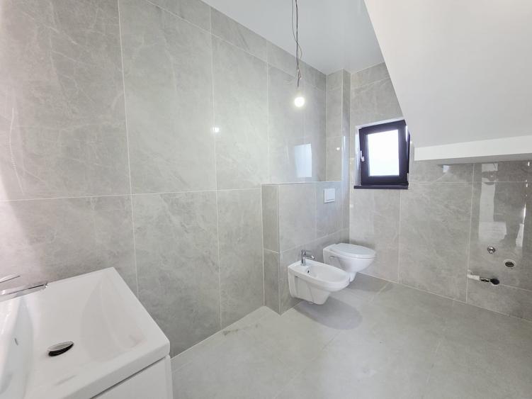 Casă individuală cu 4 camere cu Canalizare în Costi