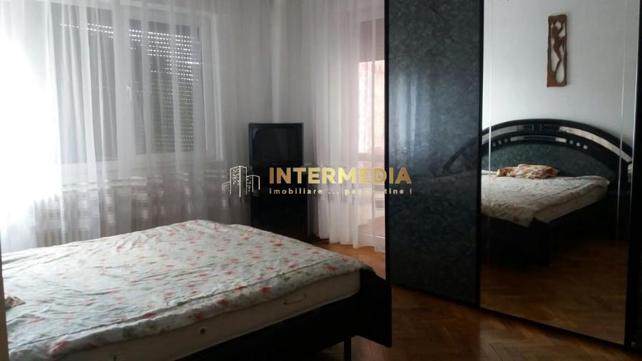 Apartament cu 4 camere decomandat, mobilat în Cetate