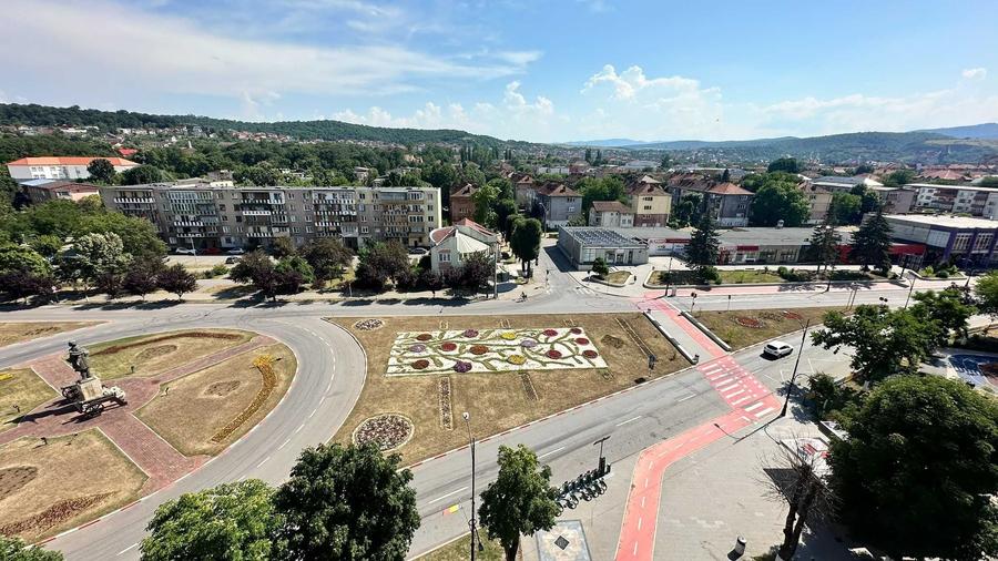 Apartament cu 3 camere decomandat în Central