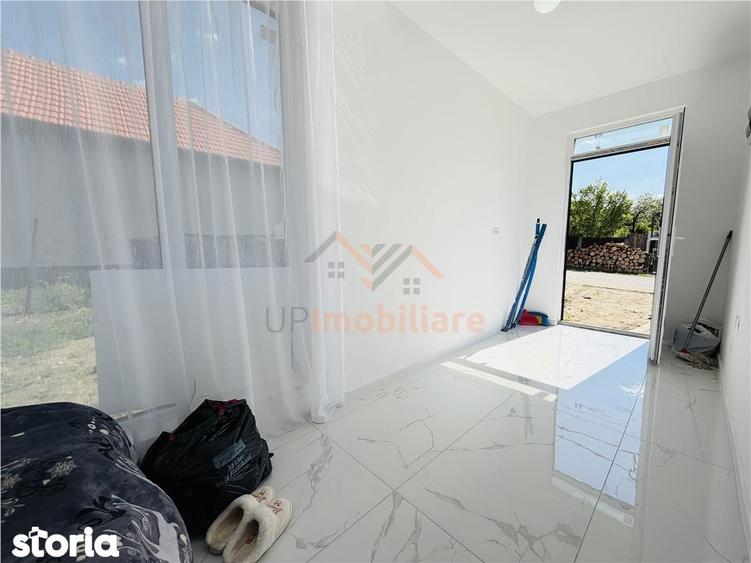 Casă cu 2 camere cu Teren 570 Mp în Sânmartin