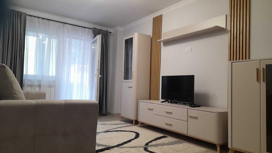 Apartament cu 3 camere decomandat în Răcădău