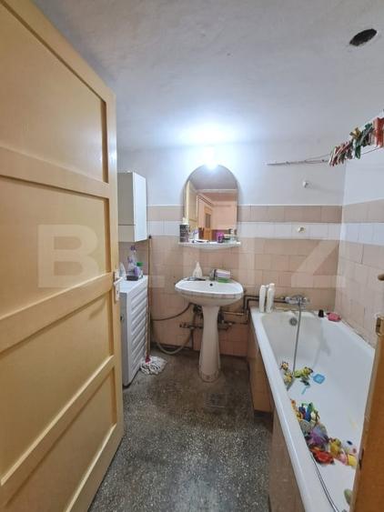 Casă individuală cu 4 camere cu Canalizare în Est