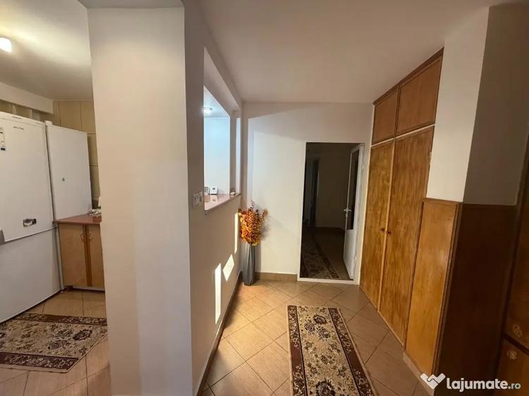 Apartament cu 3 camere decomandat în E3