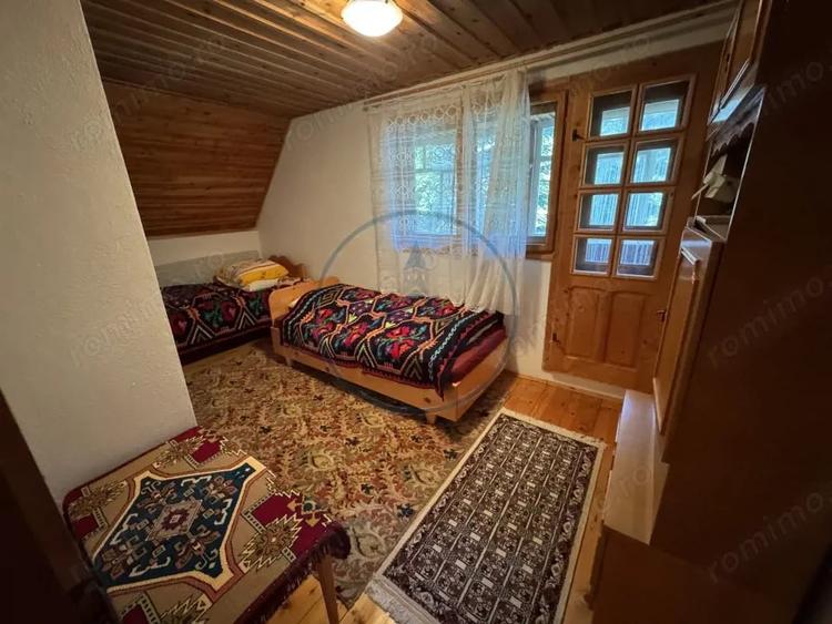 Casă cu Teren 500 Mp în Colibița