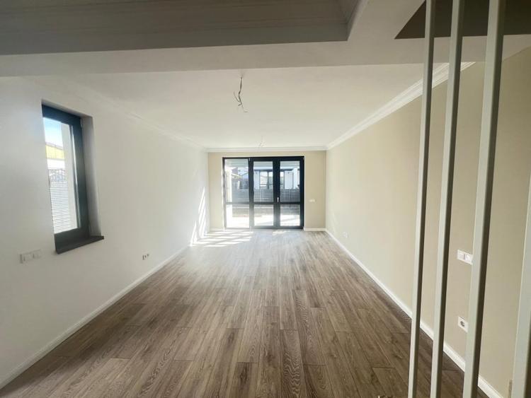 Duplex cu 3 camere cu Canalizare în Sânpetru