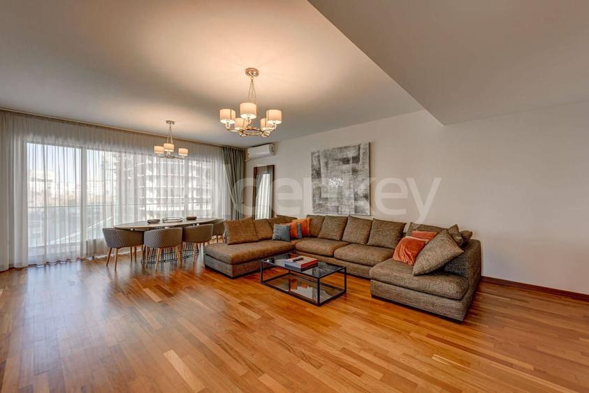 Apartament cu 4 camere decomandat, mobilat în Herăstrău
