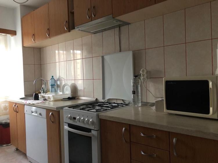 Apartament cu 3 camere decomandat în Complex Studențesc