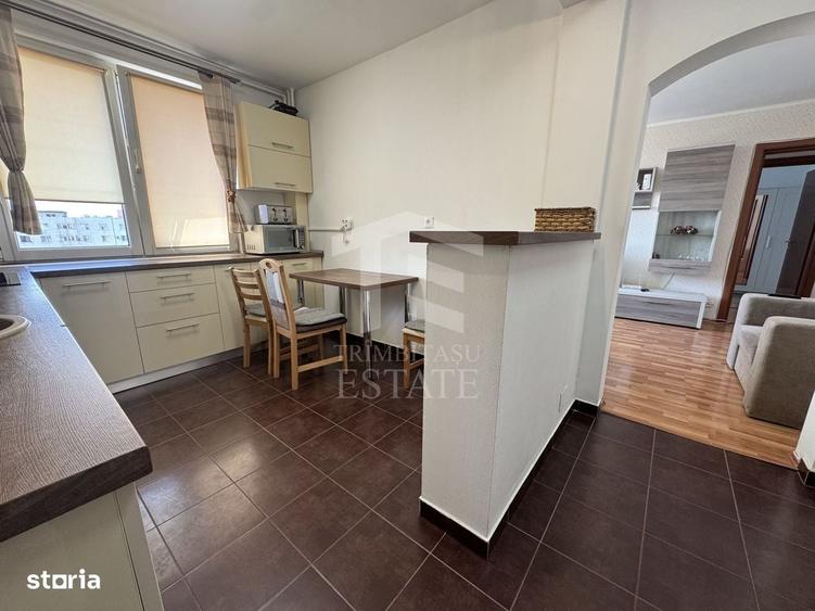 Apartament cu 3 camere semidecomandat în Tei