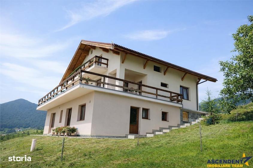 Resedinta pensiune, cu 1.000 mp teren, Pestera, Brasov - 1