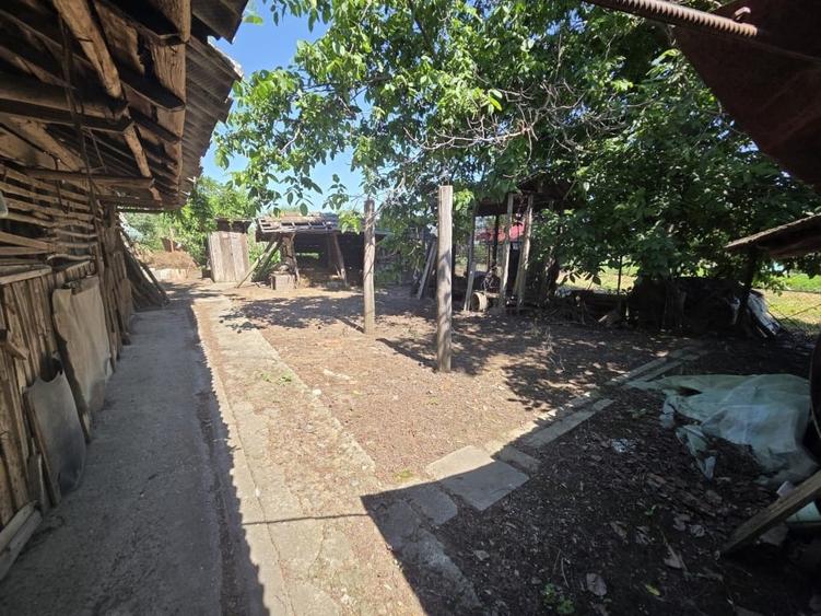 Casă individuală cu 5 camere cu Canalizare în Valea Roșie