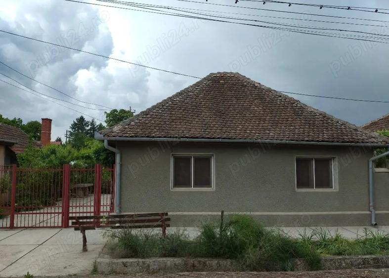 Casă cu 3 camere cu Teren 600 Mp în Central