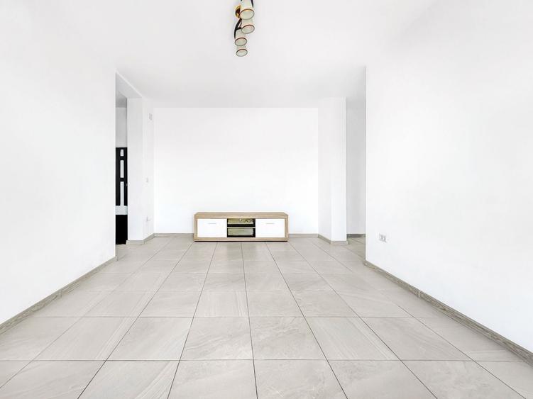 Apartament cu 2 camere semidecomandat în Giroc