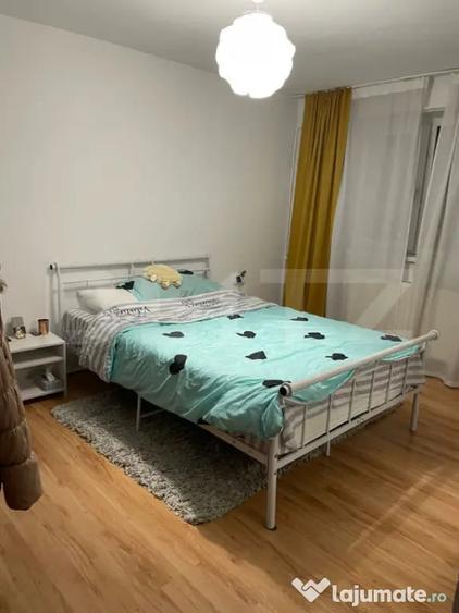 Apartament cu 3 camere semidecomandat în Micro 5