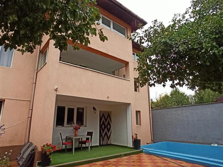Casă individuală cu 9 camere cu Piscina în Dristor