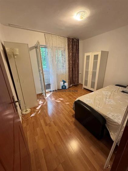 Apartament cu 3 camere decomandat în Berceni