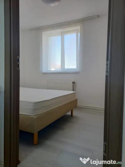 Apartament cu 3 camere semidecomandat în Central