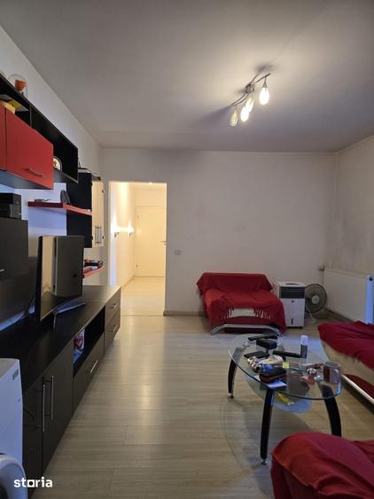 Apartament cu 3 camere semidecomandat în Circumvalațiunii