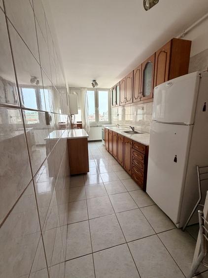 Apartament cu 3 camere decomandat, mobilat în Dacia