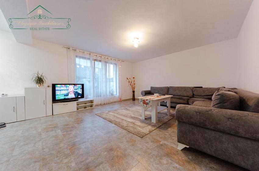 Casă individuală cu 6 camere cu Canalizare în Exterior Est