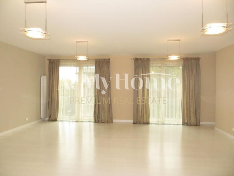Apartament cu 4 camere decomandat, mobilat în Capitale
