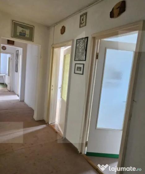 Apartament cu 3 camere decomandat în Spitalului