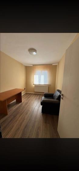 Apartament cu 3 camere în Cetate