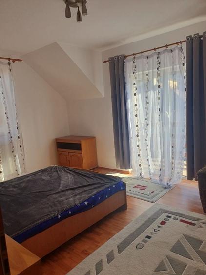 Apartament cu 3 camere decomandat în Exterior Vest