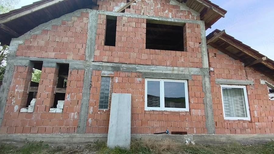 Casă cu Teren 948 Mp în Bejan